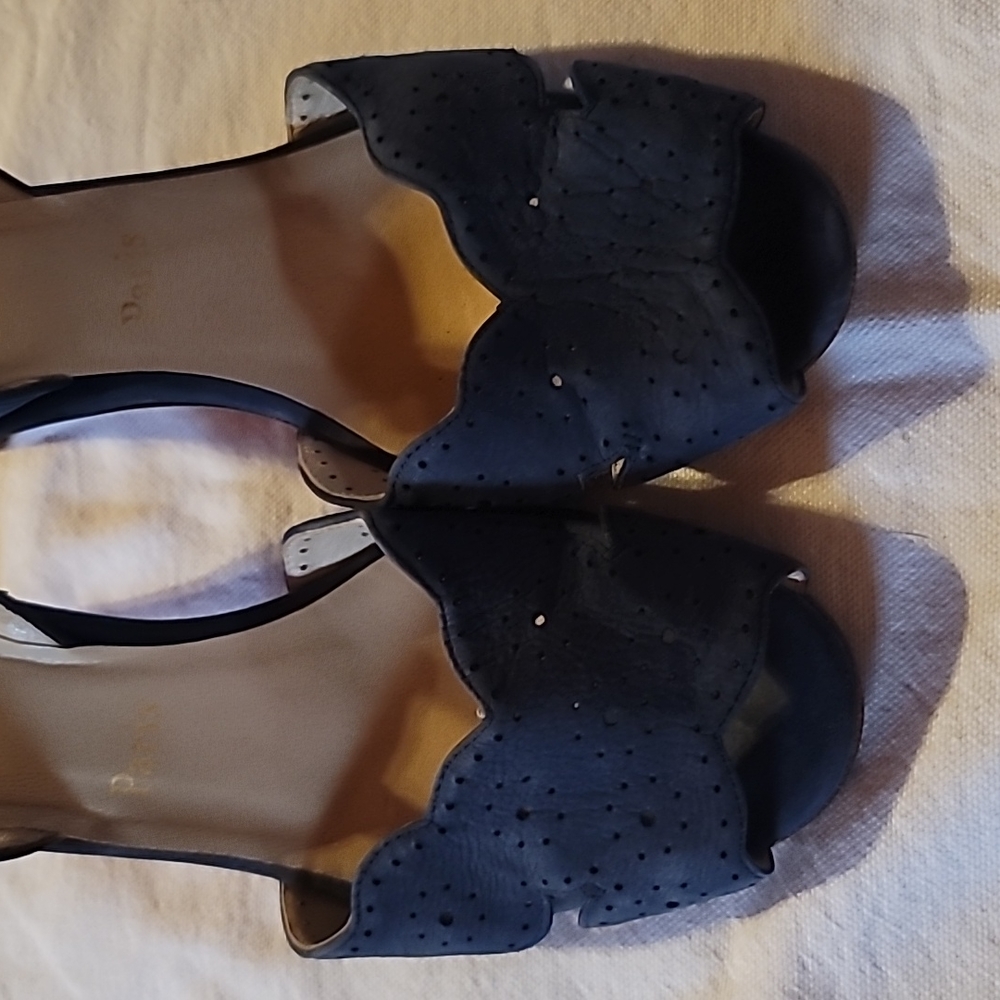 Christian Louboutin Vintage Blue Suede Heel. Size 37.5 HEADED TO LAY FOR AUCTION - Picture 4 of 9